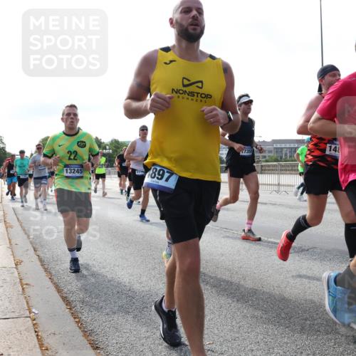 29.06.2025 - hella hamburg halbmarathon Lena Gebhardt http://msf.ph/oto/8258268 29.06.2025 09:56:57 Lombardsbrücke 1327, 1381, 1460, 1496, 1537, 1628, 1657, 1783, 1833, 1877, 2013, 2025, 2058, 2074, 2082, 2111, 2208, 2340, 2378, 2396, 2771, 2839, 2869, 2878, 2996, 3093, 3310, 3575, 3652, 3791, 4065, 4377, 4404, 4635, 4711, 4726, 4770, 4833, 4897, 5008, 5169, 5194, 5319, 5744, 5839, 6033, 6286, 6377, 6561, 6562, 6631, 7176, 7177, 7259, 7383, 7475, 7918, 8112, 8261, 8313, 8361, 8572, 8587, 8618, 8651, 8661, 8710, 8813, 8863, 8921, 8930, 9060, 9082, 9497, 9597, 9638 meine-sportfotos.de