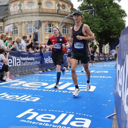 29.06.2025 - hella hamburg halbmarathon Strokosch-Dieckow http://msf.ph/oto/8258304 29.06.2025 10:42:39 Ziel 1700, 1735, 4235, 7508, 9371, 9534, 13483, 13725, 14560, 17000, 18275, 18632 meine-sportfotos.de