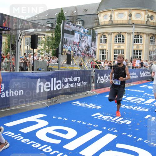 29.06.2025 - hella hamburg halbmarathon Michael Strokosch http://msf.ph/oto/8258312 29.06.2025 10:51:12 Ziel 1366, 4077, 4404, 4816, 4967, 5600, 6027, 8261, 8508, 8704, 10508, 10603, 10868, 11733, 13073, 15480, 17384, 17530, 17823 meine-sportfotos.de