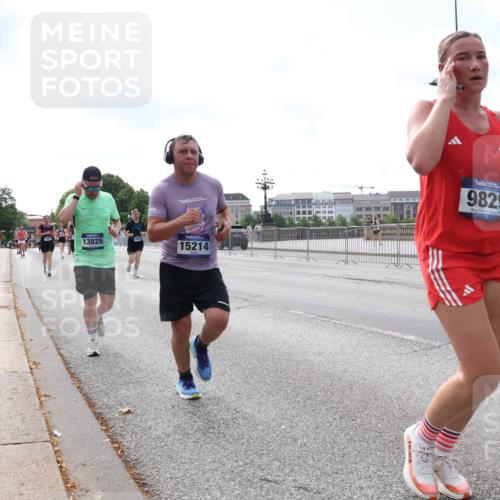 29.06.2025 - hella hamburg halbmarathon Lena Gebhardt http://msf.ph/oto/8258316 29.06.2025 10:10:50 Lombardsbrücke 1166, 1186, 1573, 1781, 2868, 4287, 4389, 5440, 5653, 5990, 5991, 7250, 7271, 7370, 7685, 8561, 9169, 9681, 9816, 9829, 11180, 11355, 11887, 11904, 11905, 12008, 12426, 12556, 12571, 12629, 12790, 12836, 13588, 13594, 13825, 13901, 14022, 14270, 14679, 14822, 15009, 15214, 15409, 16166, 16344, 16808, 17500, 17532, 17730, 18949, 19023 meine-sportfotos.de