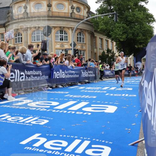 29.06.2025 - hella hamburg halbmarathon Strokosch-Dieckow http://msf.ph/oto/8258369 29.06.2025 10:42:43 Ziel 1700, 5011, 7105, 9371, 9534, 13398, 13483, 13725, 14447, 14560, 14813, 15297, 15301, 15851, 17000, 18275, 18632 meine-sportfotos.de