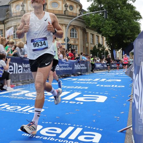 29.06.2025 - hella hamburg halbmarathon Strokosch-Dieckow http://msf.ph/oto/8258406 29.06.2025 10:42:45 Ziel 1700, 5011, 5477, 7105, 9371, 9534, 13398, 13725, 14447, 14560, 14813, 15297, 15301, 15851, 17000, 18559 meine-sportfotos.de