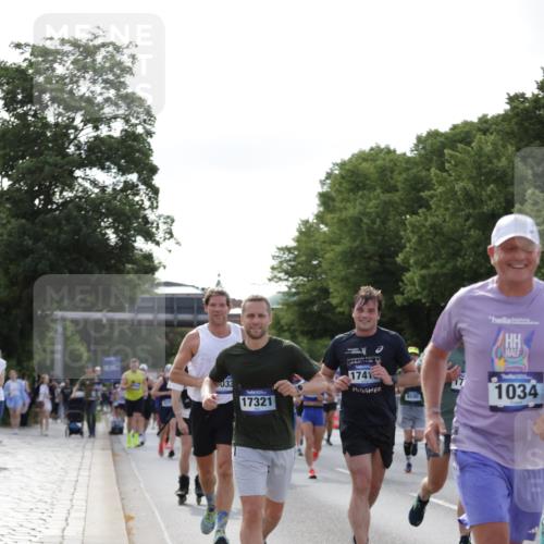29.06.2025 - hella hamburg halbmarathon Jannik Wohlers http://msf.ph/oto/8258423 29.06.2025 09:57:48 Lombardsbrücke 1034, 1179, 1190, 1258, 1335, 1815, 2034, 2070, 2138, 2417, 2636, 2711, 3091, 4814, 4903, 5093, 5672, 6164, 6272, 6754, 6897, 7065, 7409, 7509, 7724, 7856, 7896, 8154, 8449, 8508, 8590, 8689, 9012, 9057, 9065, 9145, 9163, 9562, 9656, 10084, 11217, 11416, 11607, 11757, 11789, 11791, 12624, 12662, 13033, 13691, 14571, 14678, 15061, 16213, 16563, 17176, 17321, 17415, 17825, 18514, 18799, 18810, 18811 meine-sportfotos.de