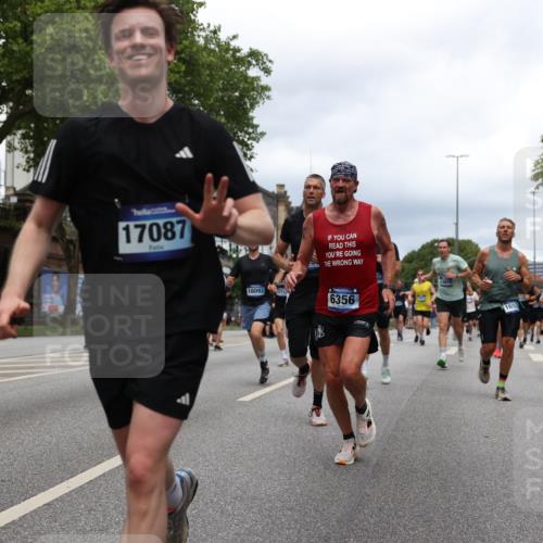 29.06.2025 - hella hamburg halbmarathon Yannick Fuchs http://msf.ph/oto/8258427 29.06.2025 10:48:30 20KM 1327, 1410, 1496, 1815, 2474, 2771, 3041, 3177, 3310, 3791, 3794, 3861, 3898, 3945, 4189, 4231, 6082, 6084, 6356, 6443, 6581, 6723, 6994, 8223, 8449, 8514, 8698, 8772, 8798, 9012, 9060, 9227, 10191, 10192, 10263, 10266, 11499, 11747, 12186, 12213, 12362, 12489, 13297, 13869, 14036, 14592, 14638, 14660, 14818, 14948, 15113, 15156, 15169, 15408, 15524, 15879, 16092, 16574, 16750, 17740, 17765, 18759, 19177 meine-sportfotos.de