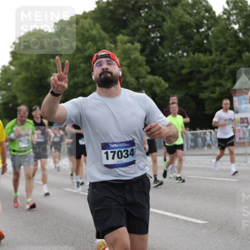 29.06.2025 - hella hamburg halbmarathon Jannik Wohlers http://msf.ph/oto/8258429 29.06.2025 10:32:11 Lombardsbrücke 1199, 1640, 2059, 3365, 3653, 3660, 3670, 4446, 4857, 5783, 5871, 5941, 6228, 6312, 6315, 7308, 7309, 7468, 7531, 7633, 7702, 7749, 7750, 8303, 8625, 8840, 8993, 9010, 9188, 9765, 10002, 10013, 10048, 10203, 10277, 10354, 10470, 10624, 10770, 11076, 11205, 11248, 11972, 12443, 12470, 12864, 13335, 14159, 14301, 14788, 14888, 15071, 15086, 15088, 15147, 15171, 15569, 15847, 15997, 16129, 16187, 16898, 16999, 17041, 17167, 18069, 18706, 18927 meine-sportfotos.de