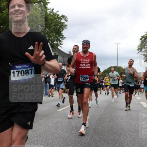 29.06.2025 - hella hamburg halbmarathon Yannick Fuchs http://msf.ph/oto/8258496 29.06.2025 10:48:30 20KM 1327, 1410, 1496, 1815, 2474, 2771, 3041, 3177, 3310, 3791, 3794, 3861, 3898, 3945, 4189, 4231, 6082, 6084, 6356, 6443, 6581, 6723, 6994, 8223, 8449, 8514, 8698, 8772, 8798, 9012, 9060, 9227, 10191, 10192, 10263, 10266, 11499, 11747, 12186, 12213, 12362, 12489, 13297, 13869, 14036, 14592, 14638, 14660, 14818, 14948, 15113, 15156, 15169, 15408, 15524, 15879, 16092, 16574, 16750, 17740, 17765, 18759, 19177 meine-sportfotos.de