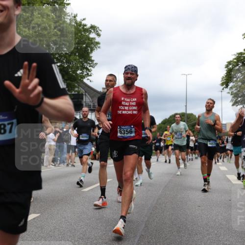 29.06.2025 - hella hamburg halbmarathon Yannick Fuchs http://msf.ph/oto/8258519 29.06.2025 10:48:30 20KM 1327, 1410, 1496, 1815, 2474, 2771, 3041, 3177, 3310, 3791, 3794, 3861, 3898, 3945, 4189, 4231, 6082, 6084, 6356, 6443, 6581, 6723, 6994, 8223, 8449, 8514, 8698, 8772, 8798, 9012, 9060, 9227, 10191, 10192, 10263, 10266, 11499, 11747, 12186, 12213, 12362, 12489, 13297, 13869, 14036, 14592, 14638, 14660, 14818, 14948, 15113, 15156, 15169, 15408, 15524, 15879, 16092, 16574, 16750, 17740, 17765, 18759, 19177 meine-sportfotos.de