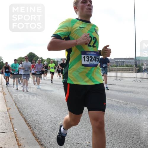 29.06.2025 - hella hamburg halbmarathon Lena Gebhardt http://msf.ph/oto/8258564 29.06.2025 09:56:58 Lombardsbrücke 1327, 1381, 1442, 1460, 1496, 1537, 1628, 1657, 1783, 1833, 1877, 2013, 2025, 2058, 2074, 2082, 2111, 2208, 2340, 2378, 2396, 2771, 2814, 2839, 2869, 2878, 2996, 3093, 3310, 3575, 3652, 3791, 4065, 4377, 4404, 4635, 4711, 4726, 4770, 4833, 4897, 5008, 5169, 5194, 5319, 5744, 5839, 6033, 6286, 6377, 6561, 6562, 6631, 7176, 7177, 7259, 7383, 7475, 7918, 8112, 8261, 8313, 8361, 8572, 8587, 8618, 8651, 8661, 8710, 8813, 8863, 8921, 8930, 9060, 9082, 9497, 9597, 9638 meine-sportfotos.de