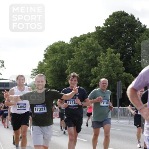 29.06.2025 - hella hamburg halbmarathon Jannik Wohlers http://msf.ph/oto/8258591 29.06.2025 09:57:49 Lombardsbrücke 1034, 1179, 1190, 1258, 1335, 1815, 2034, 2070, 2138, 2417, 2636, 2711, 3091, 4814, 4903, 5093, 5672, 5721, 6164, 6272, 6754, 6897, 7065, 7409, 7509, 7724, 7856, 7896, 8154, 8449, 8508, 8590, 8689, 9012, 9057, 9065, 9145, 9163, 9562, 9656, 10084, 11217, 11416, 11607, 11757, 11789, 11791, 12624, 12662, 13033, 13691, 14365, 14571, 14678, 15061, 16213, 16409, 16563, 16653, 17176, 17321, 17415, 17825, 18514, 18799, 18810, 18811 meine-sportfotos.de