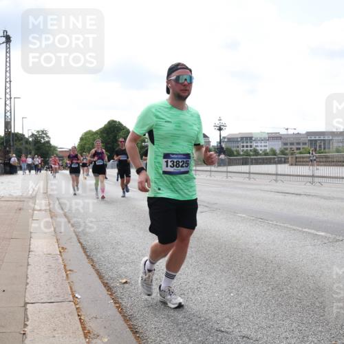 29.06.2025 - hella hamburg halbmarathon Lena Gebhardt http://msf.ph/oto/8258593 29.06.2025 10:10:51 Lombardsbrücke 1166, 1186, 1573, 1781, 2868, 4287, 4389, 5440, 5653, 5990, 5991, 7250, 7271, 7370, 7685, 8561, 9169, 9681, 9816, 9829, 11180, 11355, 11887, 11904, 11905, 12008, 12426, 12556, 12571, 12629, 12790, 12836, 13588, 13594, 13825, 13901, 14022, 14270, 14679, 14822, 15009, 15214, 16166, 16344, 16808, 17500, 17532, 17730, 18949, 19023 meine-sportfotos.de