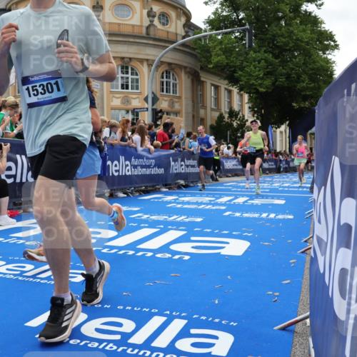 29.06.2025 - hella hamburg halbmarathon Strokosch-Dieckow http://msf.ph/oto/8258629 29.06.2025 10:42:52 Ziel 4823, 5011, 5477, 7035, 7105, 8218, 9364, 13398, 13725, 14447, 14560, 14813, 14849, 15297, 15301, 15851, 18559, 18659 meine-sportfotos.de