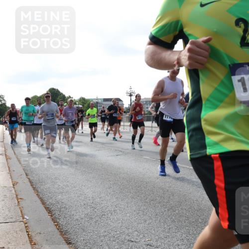 29.06.2025 - hella hamburg halbmarathon Lena Gebhardt http://msf.ph/oto/8258642 29.06.2025 09:56:59 Lombardsbrücke 1327, 1381, 1442, 1460, 1496, 1537, 1628, 1657, 1783, 1833, 1877, 2013, 2025, 2058, 2074, 2082, 2111, 2208, 2340, 2378, 2396, 2595, 2771, 2814, 2839, 2869, 2878, 2996, 3093, 3310, 3575, 3652, 3791, 4065, 4377, 4404, 4635, 4711, 4726, 4770, 4897, 5008, 5013, 5169, 5194, 5319, 5744, 5839, 6033, 6286, 6377, 6561, 6562, 6631, 7176, 7177, 7259, 7383, 7475, 7918, 8112, 8261, 8313, 8361, 8572, 8587, 8618, 8651, 8661, 8710, 8813, 8863, 8921, 8930, 9060, 9082, 9497, 9597, 9638 meine-sportfotos.de