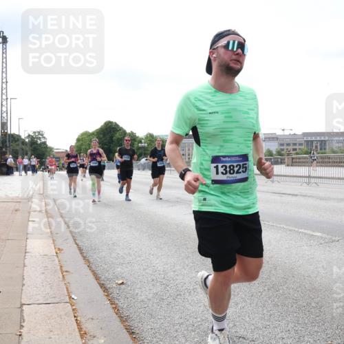 29.06.2025 - hella hamburg halbmarathon Lena Gebhardt http://msf.ph/oto/8258665 29.06.2025 10:10:51 Lombardsbrücke 1166, 1186, 1573, 1781, 2868, 4287, 4389, 5440, 5653, 5990, 5991, 7250, 7271, 7370, 7685, 8561, 9169, 9681, 9816, 9829, 11180, 11355, 11887, 11904, 11905, 12008, 12426, 12556, 12571, 12629, 12790, 12836, 13588, 13594, 13825, 13901, 14022, 14270, 14679, 14822, 15009, 15214, 16166, 16344, 16808, 17500, 17532, 17730, 18949, 19023 meine-sportfotos.de