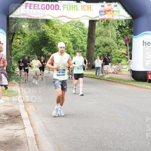 29.06.2025 - hella hamburg halbmarathon MichiJ http://msf.ph/oto/8258677 29.06.2025 10:53:17 Zwischen KM18-KM19 1790, 3461, 4286, 4322, 4782, 7485, 15678, 16099, 16166, 17638, 17880, 18261, 18655 meine-sportfotos.de