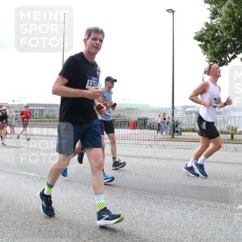 29.06.2025 - hella hamburg halbmarathon Lena Gebhardt http://msf.ph/oto/8258678 29.06.2025 10:34:25 Lombardsbrücke 1025, 1672, 1705, 1787, 2023, 2265, 2412, 2464, 2496, 2510, 2511, 2526, 2801, 2933, 3145, 3420, 3829, 3848, 4540, 4807, 4824, 4826, 5453, 5561, 5584, 5609, 6034, 6105, 6171, 6329, 6571, 6574, 6843, 7324, 7329, 7386, 7644, 7733, 8277, 8349, 8705, 8965, 9164, 9379, 9448, 9514, 10335, 10360, 10564, 10674, 11872, 12164, 13957, 15477, 16238, 16311, 16390, 16682, 16919, 17230, 18158, 18941 meine-sportfotos.de