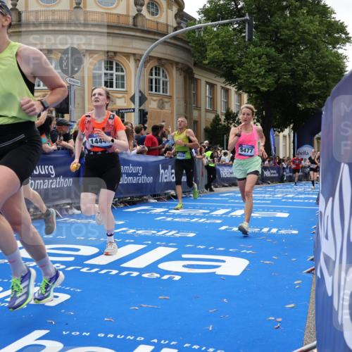 29.06.2025 - hella hamburg halbmarathon Strokosch-Dieckow http://msf.ph/oto/8258689 29.06.2025 10:42:54 Ziel 4823, 5011, 5477, 7035, 7105, 8218, 9364, 10469, 13398, 14447, 14813, 14849, 15297, 15301, 15851, 18559, 18659 meine-sportfotos.de