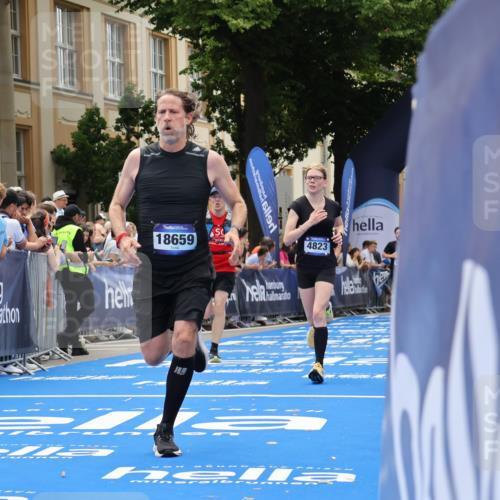 29.06.2025 - hella hamburg halbmarathon Strokosch-Dieckow http://msf.ph/oto/8258736 29.06.2025 10:42:56 Ziel 4823, 5011, 5477, 7035, 8218, 9364, 10469, 12657, 12723, 13398, 14447, 14849, 18559, 18659, 19038 meine-sportfotos.de