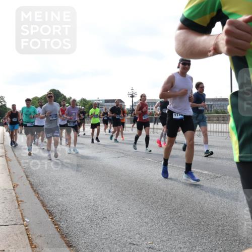 29.06.2025 - hella hamburg halbmarathon Lena Gebhardt http://msf.ph/oto/8258743 29.06.2025 09:56:59 Lombardsbrücke 1327, 1381, 1442, 1460, 1496, 1537, 1628, 1657, 1783, 1833, 1877, 2013, 2025, 2058, 2074, 2082, 2111, 2208, 2340, 2378, 2396, 2595, 2771, 2814, 2839, 2869, 2878, 2996, 3093, 3310, 3575, 3652, 3791, 4065, 4377, 4404, 4635, 4711, 4726, 4770, 4897, 5008, 5013, 5169, 5194, 5319, 5744, 5839, 6033, 6286, 6377, 6561, 6562, 6631, 7176, 7177, 7259, 7383, 7475, 7918, 8112, 8261, 8313, 8361, 8572, 8587, 8618, 8651, 8661, 8710, 8813, 8863, 8921, 8930, 9060, 9082, 9497, 9597, 9638 meine-sportfotos.de
