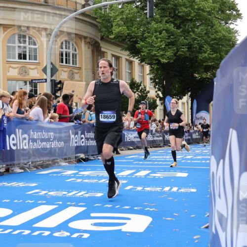 29.06.2025 - hella hamburg halbmarathon Strokosch-Dieckow http://msf.ph/oto/8258744 29.06.2025 10:42:57 Ziel 4823, 5011, 5477, 7035, 8218, 9364, 10469, 12657, 12723, 12776, 12839, 13398, 14447, 14849, 18559, 18659, 19038 meine-sportfotos.de
