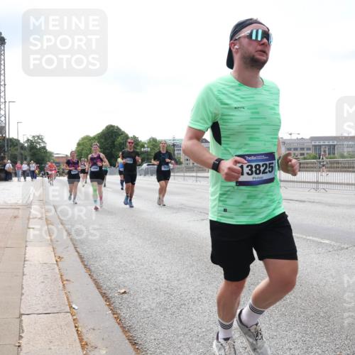 29.06.2025 - hella hamburg halbmarathon Lena Gebhardt http://msf.ph/oto/8258761 29.06.2025 10:10:52 Lombardsbrücke 1166, 1186, 1573, 1781, 2868, 4287, 4389, 5440, 5653, 5990, 5991, 7250, 7271, 7370, 7685, 8561, 9169, 9681, 9829, 11355, 11887, 11904, 11905, 12008, 12426, 12556, 12571, 12629, 12790, 12836, 13588, 13594, 13825, 13901, 14022, 14270, 14679, 15009, 15214, 16166, 16344, 16808, 17500, 17532, 17730, 18949, 19023 meine-sportfotos.de