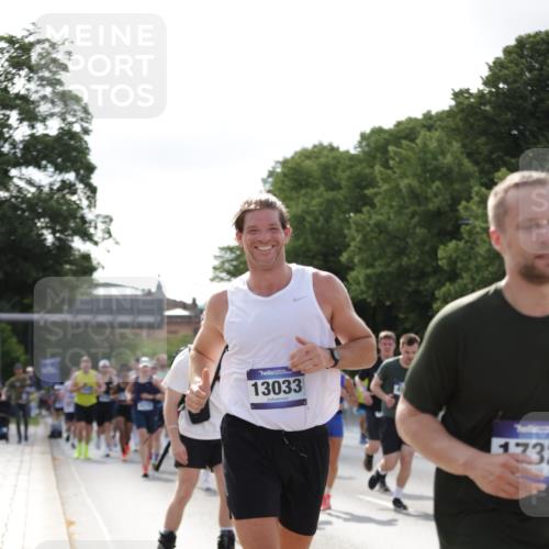 29.06.2025 - hella hamburg halbmarathon Jannik Wohlers http://msf.ph/oto/8258806 29.06.2025 09:57:50 Lombardsbrücke 1034, 1179, 1190, 1258, 1335, 1815, 2034, 2070, 2138, 2417, 2636, 2711, 4814, 4903, 5093, 5672, 5721, 6164, 6272, 6754, 6897, 7409, 7509, 7724, 7856, 7896, 8154, 8311, 8449, 8508, 8590, 8689, 9012, 9057, 9065, 9145, 9163, 9562, 9656, 10084, 11217, 11416, 11607, 11789, 11791, 12624, 13033, 13691, 14323, 14365, 14571, 14678, 15061, 16213, 16409, 16563, 16653, 16879, 16924, 17176, 17321, 17415, 17825, 18514, 18551, 18799, 18810, 18811, 18867 meine-sportfotos.de