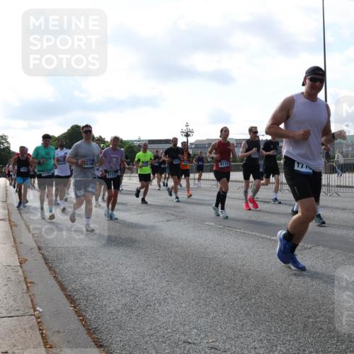 29.06.2025 - hella hamburg halbmarathon Lena Gebhardt http://msf.ph/oto/8258816 29.06.2025 09:56:59 Lombardsbrücke 1327, 1381, 1442, 1460, 1496, 1537, 1628, 1657, 1783, 1833, 1877, 2013, 2025, 2058, 2074, 2082, 2111, 2208, 2340, 2378, 2396, 2595, 2771, 2814, 2839, 2869, 2878, 2996, 3093, 3310, 3575, 3652, 3791, 4065, 4377, 4404, 4635, 4711, 4726, 4770, 4897, 5008, 5013, 5169, 5194, 5319, 5744, 5839, 6033, 6286, 6377, 6561, 6562, 6631, 7176, 7177, 7259, 7383, 7475, 7918, 8112, 8261, 8313, 8361, 8572, 8587, 8618, 8651, 8661, 8710, 8813, 8863, 8921, 8930, 9060, 9082, 9497, 9597, 9638 meine-sportfotos.de
