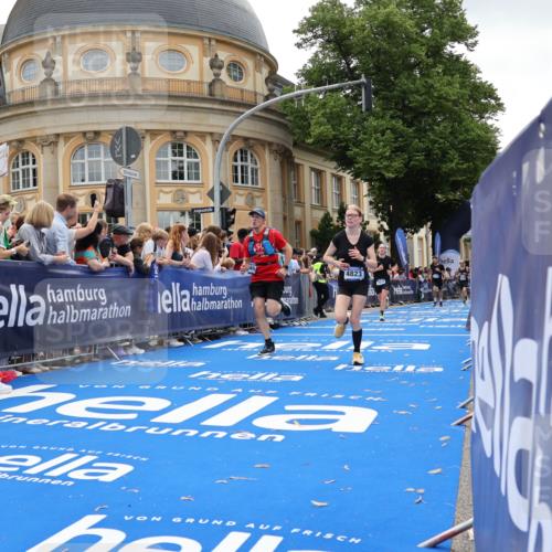 29.06.2025 - hella hamburg halbmarathon Strokosch-Dieckow http://msf.ph/oto/8258851 29.06.2025 10:42:58 Ziel 4229, 4823, 5477, 6721, 7035, 8218, 9364, 9833, 10469, 12657, 12723, 12776, 12839, 14849, 17177, 18559, 18659, 19038 meine-sportfotos.de