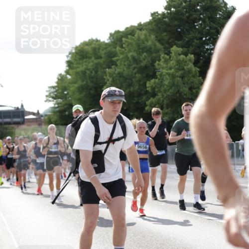 29.06.2025 - hella hamburg halbmarathon Jannik Wohlers http://msf.ph/oto/8258861 29.06.2025 09:57:51 Lombardsbrücke 1034, 1179, 1190, 1815, 2034, 2070, 2138, 2417, 2636, 2711, 4814, 4903, 5093, 5721, 6164, 6272, 6754, 6897, 7409, 7509, 7724, 7856, 7896, 8154, 8311, 8449, 8508, 8590, 8689, 8825, 9012, 9057, 9145, 9562, 9656, 10084, 11217, 11416, 11607, 11789, 11791, 12624, 13033, 13691, 14323, 14365, 14571, 14678, 16213, 16409, 16563, 16653, 16879, 16924, 17176, 17321, 17415, 17825, 18514, 18551, 18799, 18810, 18811, 18867 meine-sportfotos.de