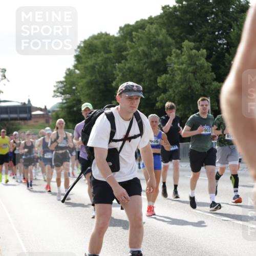 29.06.2025 - hella hamburg halbmarathon Jannik Wohlers http://msf.ph/oto/8258872 29.06.2025 09:57:51 Lombardsbrücke 1034, 1179, 1190, 1815, 2034, 2070, 2138, 2417, 2636, 2711, 4814, 4903, 5093, 5721, 6164, 6272, 6754, 6897, 7409, 7509, 7724, 7856, 7896, 8154, 8311, 8449, 8508, 8590, 8689, 8825, 9012, 9057, 9145, 9562, 9656, 10084, 11217, 11416, 11607, 11789, 11791, 12624, 13033, 13691, 14323, 14365, 14571, 14678, 16213, 16409, 16563, 16653, 16879, 16924, 17176, 17321, 17415, 17825, 18514, 18551, 18799, 18810, 18811, 18867 meine-sportfotos.de