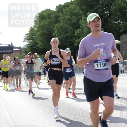 29.06.2025 - hella hamburg halbmarathon Jannik Wohlers http://msf.ph/oto/8258949 29.06.2025 09:57:54 Lombardsbrücke 1034, 1179, 1190, 1815, 2034, 2070, 2417, 2636, 2656, 2711, 3041, 3859, 4814, 4903, 5093, 5721, 6164, 6272, 6433, 6897, 7409, 7724, 7856, 7896, 8154, 8311, 8449, 8508, 8590, 8689, 8825, 9012, 9057, 9562, 9656, 10084, 11217, 11416, 11607, 11791, 11870, 12624, 13033, 13691, 14323, 14365, 14571, 14626, 14678, 14805, 14845, 15914, 16213, 16409, 16653, 16879, 16924, 17176, 17321, 17415, 17825, 18514, 18551, 18799, 18810, 18811, 18867, 19244 meine-sportfotos.de