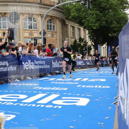 29.06.2025 - hella hamburg halbmarathon Strokosch-Dieckow http://msf.ph/oto/8258976 29.06.2025 10:43:00 Ziel 4229, 4823, 6721, 7035, 7451, 8218, 9364, 9833, 10469, 12657, 12723, 12776, 12839, 14849, 15255, 17177, 18659, 19038 meine-sportfotos.de