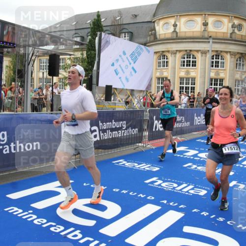 29.06.2025 - hella hamburg halbmarathon Michael Strokosch http://msf.ph/oto/8259061 29.06.2025 10:51:20 Ziel 1461, 1817, 2636, 2718, 4404, 4814, 5600, 6657, 6776, 8316, 8930, 9476, 10480, 10667, 10868, 11512, 11625, 12016, 13047, 14865, 14994, 15480, 17530, 18019 meine-sportfotos.de