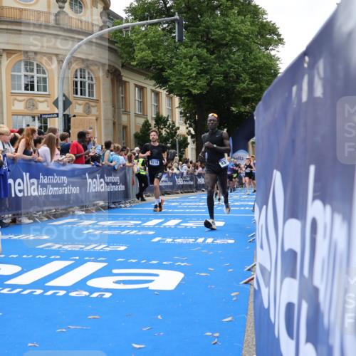 29.06.2025 - hella hamburg halbmarathon Strokosch-Dieckow http://msf.ph/oto/8259094 29.06.2025 10:43:01 Ziel 4229, 4823, 6721, 7035, 7451, 8218, 9364, 9833, 10469, 12153, 12657, 12723, 12776, 12839, 14849, 15255, 17177, 19038 meine-sportfotos.de