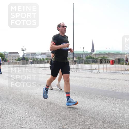 29.06.2025 - hella hamburg halbmarathon Lena Gebhardt http://msf.ph/oto/8259121 29.06.2025 10:10:54 Lombardsbrücke 1166, 1186, 1781, 2868, 4287, 4389, 5440, 5653, 5990, 5991, 7250, 7271, 7370, 7685, 8561, 9169, 9681, 9829, 11355, 11887, 11904, 11905, 12008, 12426, 12556, 12571, 12629, 12790, 12836, 13588, 13594, 13825, 13901, 14022, 14270, 14679, 15009, 15214, 16166, 16344, 16808, 17142, 17500, 17532, 18949 meine-sportfotos.de