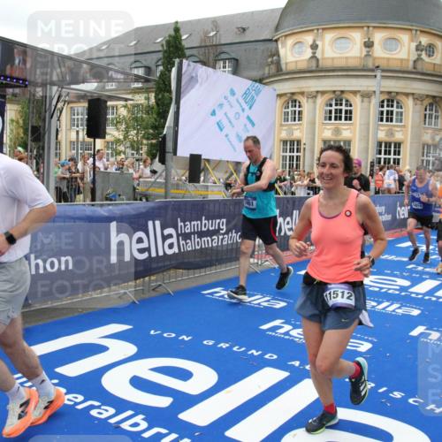 29.06.2025 - hella hamburg halbmarathon Michael Strokosch http://msf.ph/oto/8259133 29.06.2025 10:51:21 Ziel 1461, 1817, 2364, 2636, 2718, 4404, 4814, 5600, 6657, 6776, 8316, 8930, 8989, 9476, 10480, 10667, 11124, 11512, 11625, 12016, 13047, 14865, 14994, 18019, 18489 meine-sportfotos.de