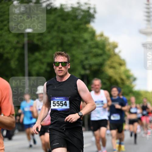 29.06.2025 - hella hamburg halbmarathon Dr. Thomas Lammeyer http://msf.ph/oto/8259146 29.06.2025 09:52:00 Kennedybrücke 1290, 1505, 1710, 2399, 2714, 3480, 4359, 5307, 5554, 5709, 6993, 7152, 7154, 7884, 8121, 8571, 8933, 9403, 10404, 10852 meine-sportfotos.de