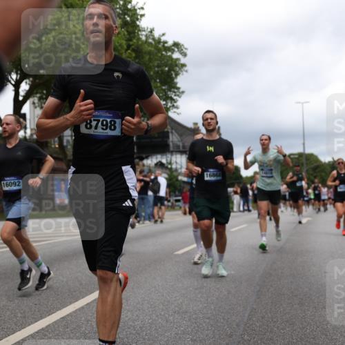 29.06.2025 - hella hamburg halbmarathon Yannick Fuchs http://msf.ph/oto/8259167 29.06.2025 10:48:31 20KM 1327, 1410, 1496, 1815, 2474, 2771, 3041, 3177, 3310, 3791, 3794, 3861, 3945, 4189, 4231, 4938, 6082, 6084, 6356, 6443, 6581, 6723, 6994, 8223, 8449, 8514, 8698, 8772, 8798, 9012, 9060, 9227, 10191, 10192, 10263, 10266, 11333, 11499, 11747, 12186, 12362, 12489, 13297, 13869, 14036, 14175, 14592, 14638, 14660, 14818, 14948, 15113, 15156, 15169, 15408, 15524, 15879, 16092, 16574, 16750, 17740, 17765, 19177 meine-sportfotos.de