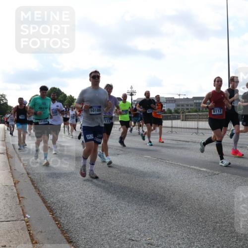 29.06.2025 - hella hamburg halbmarathon Lena Gebhardt http://msf.ph/oto/8259170 29.06.2025 09:57:00 Lombardsbrücke 1327, 1381, 1442, 1460, 1496, 1537, 1628, 1657, 1783, 1833, 1877, 2013, 2025, 2058, 2074, 2111, 2208, 2340, 2378, 2396, 2595, 2814, 2839, 2869, 2878, 2996, 3093, 3310, 3575, 3652, 3791, 4065, 4377, 4404, 4635, 4711, 4726, 4770, 4897, 5008, 5013, 5021, 5169, 5194, 5319, 5744, 5839, 6033, 6286, 6377, 6561, 6562, 6631, 7176, 7177, 7259, 7383, 7475, 7918, 8112, 8261, 8313, 8361, 8572, 8587, 8618, 8651, 8661, 8710, 8813, 8863, 8921, 8930, 9060, 9082, 9316, 9497, 9597, 9638 meine-sportfotos.de