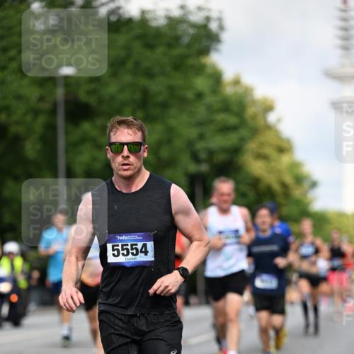 29.06.2025 - hella hamburg halbmarathon Dr. Thomas Lammeyer http://msf.ph/oto/8259171 29.06.2025 09:52:00 Kennedybrücke 1290, 1505, 1710, 2399, 2714, 3480, 4359, 5307, 5554, 5709, 6993, 7152, 7154, 7884, 8121, 8571, 8933, 9403, 10404, 10852 meine-sportfotos.de