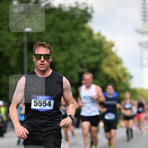 29.06.2025 - hella hamburg halbmarathon Dr. Thomas Lammeyer http://msf.ph/oto/8259195 29.06.2025 09:52:00 Kennedybrücke 1290, 1505, 1710, 2399, 2714, 3480, 4359, 5307, 5554, 5709, 6993, 7152, 7154, 7884, 8121, 8571, 8933, 9403, 10404, 10852 meine-sportfotos.de