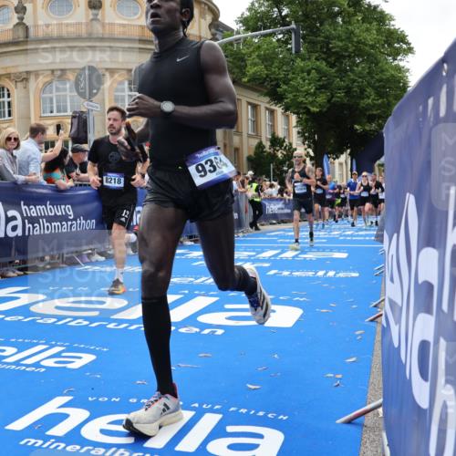29.06.2025 - hella hamburg halbmarathon Strokosch-Dieckow http://msf.ph/oto/8259225 29.06.2025 10:43:02 Ziel 4229, 4823, 6721, 7035, 7451, 8218, 9364, 9833, 10251, 10469, 11177, 12153, 12657, 12723, 12776, 12839, 15255, 17177, 19038 meine-sportfotos.de