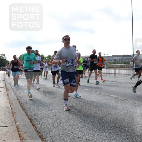 29.06.2025 - hella hamburg halbmarathon Lena Gebhardt http://msf.ph/oto/8259233 29.06.2025 09:57:00 Lombardsbrücke 1327, 1381, 1442, 1460, 1496, 1537, 1628, 1657, 1783, 1833, 1877, 2013, 2025, 2058, 2074, 2111, 2208, 2340, 2378, 2396, 2595, 2814, 2839, 2869, 2878, 2996, 3093, 3310, 3575, 3652, 3791, 4065, 4377, 4404, 4635, 4711, 4726, 4770, 4897, 5008, 5013, 5021, 5169, 5194, 5319, 5744, 5839, 6033, 6286, 6377, 6561, 6562, 6631, 7176, 7177, 7259, 7383, 7475, 7918, 8112, 8261, 8313, 8361, 8572, 8587, 8618, 8651, 8661, 8710, 8813, 8863, 8921, 8930, 9060, 9082, 9316, 9497, 9597, 9638 meine-sportfotos.de