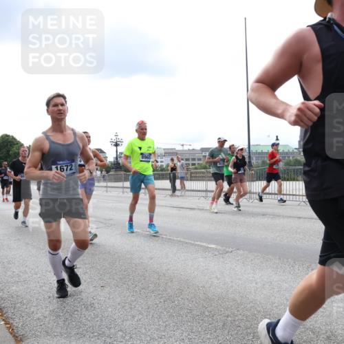 29.06.2025 - hella hamburg halbmarathon Lena Gebhardt http://msf.ph/oto/8259258 29.06.2025 10:34:26 Lombardsbrücke 1025, 1672, 1705, 1787, 2023, 2265, 2412, 2464, 2496, 2510, 2511, 2526, 2801, 2933, 3145, 3420, 3829, 3848, 4540, 4807, 4824, 4826, 5453, 5561, 5584, 5609, 6034, 6105, 6171, 6329, 6571, 6574, 6843, 7324, 7329, 7386, 7644, 7733, 8277, 8349, 8705, 8965, 9164, 9379, 9448, 9514, 10335, 10360, 10564, 10674, 11245, 11872, 12164, 13957, 15477, 16238, 16311, 16390, 16682, 16919, 17230, 18158, 18941 meine-sportfotos.de