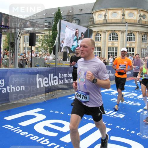 29.06.2025 - hella hamburg halbmarathon Michael Strokosch http://msf.ph/oto/8259269 29.06.2025 10:51:22 Ziel 1461, 1817, 2364, 2636, 2718, 4814, 6657, 6776, 8316, 8930, 8989, 9476, 10480, 10667, 11124, 11512, 11625, 12016, 13047, 14865, 14994, 18019, 18489 meine-sportfotos.de