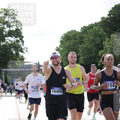 29.06.2025 - hella hamburg halbmarathon Jannik Wohlers http://msf.ph/oto/8259287 29.06.2025 09:57:59 Lombardsbrücke 1034, 1190, 1285, 1815, 2029, 2034, 2656, 3041, 3097, 3859, 4903, 5093, 5721, 5894, 6164, 6272, 6433, 6897, 7856, 7896, 8154, 8311, 8393, 8508, 8590, 8825, 9012, 9057, 9562, 9656, 10084, 11217, 11607, 11791, 11870, 12624, 12735, 12761, 13033, 13536, 14323, 14365, 14571, 14626, 14678, 14805, 14845, 15914, 16213, 16409, 16653, 16879, 16924, 17176, 17321, 17415, 18551, 18799, 18810, 18867, 19244 meine-sportfotos.de
