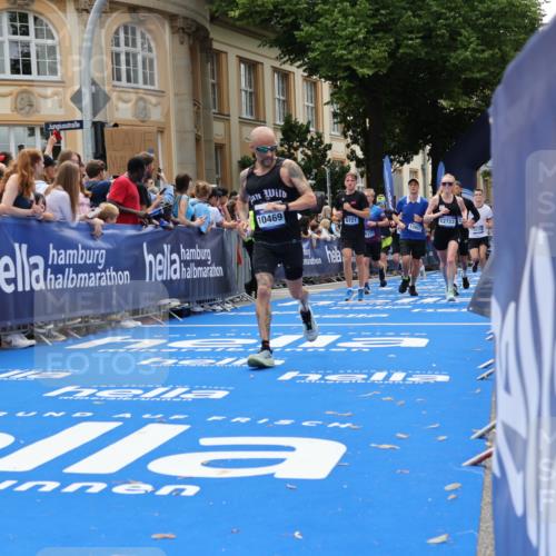 29.06.2025 - hella hamburg halbmarathon Strokosch-Dieckow http://msf.ph/oto/8259297 29.06.2025 10:43:03 Ziel 4229, 4823, 6721, 7026, 7035, 7451, 8218, 9364, 9833, 10251, 10469, 11177, 12153, 12657, 12723, 12776, 12839, 15255, 17177, 19038 meine-sportfotos.de