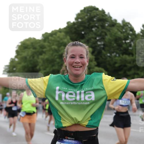 29.06.2025 - hella hamburg halbmarathon Jannik Wohlers http://msf.ph/oto/8259306 29.06.2025 10:32:23 Lombardsbrücke 1078, 1237, 1732, 2059, 2276, 3422, 3660, 3670, 3708, 3753, 4446, 6040, 6861, 7308, 7309, 7387, 7531, 7633, 7749, 7750, 8170, 8839, 9010, 9034, 9188, 9542, 10013, 10048, 10203, 10277, 10470, 10770, 11076, 11248, 11756, 12423, 12424, 12470, 12508, 12907, 13789, 14301, 14347, 15171, 15997, 16129, 16502, 16702, 16898, 16999, 17041, 17102, 17167, 17508, 17664, 18069, 18502, 18706, 18927, 19156 meine-sportfotos.de