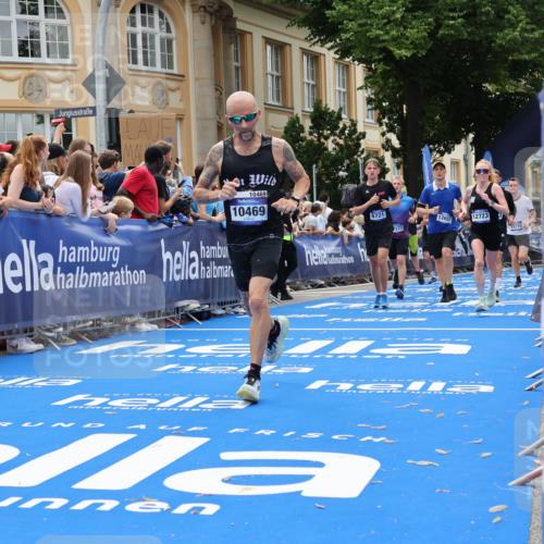 29.06.2025 - hella hamburg halbmarathon Strokosch-Dieckow http://msf.ph/oto/8259327 29.06.2025 10:43:03 Ziel 4229, 4823, 6721, 7026, 7035, 7451, 8218, 9364, 9833, 10251, 10469, 11177, 12153, 12657, 12723, 12776, 12839, 15255, 17177, 19038 meine-sportfotos.de