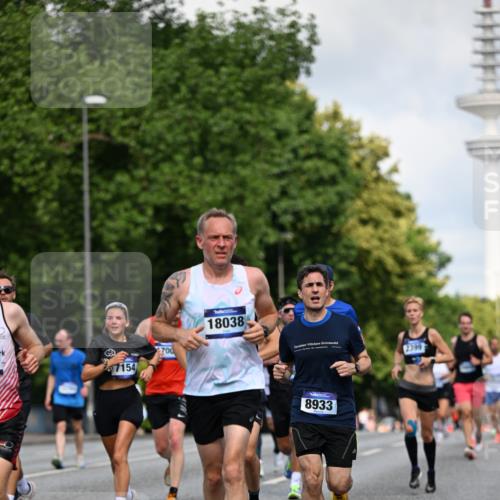 29.06.2025 - hella hamburg halbmarathon Dr. Thomas Lammeyer http://msf.ph/oto/8259344 29.06.2025 09:52:01 Kennedybrücke 1290, 1505, 1710, 2399, 3480, 4359, 4381, 5307, 5554, 5709, 6993, 7152, 7154, 8121, 8571, 8933, 9403, 10404, 10852 meine-sportfotos.de
