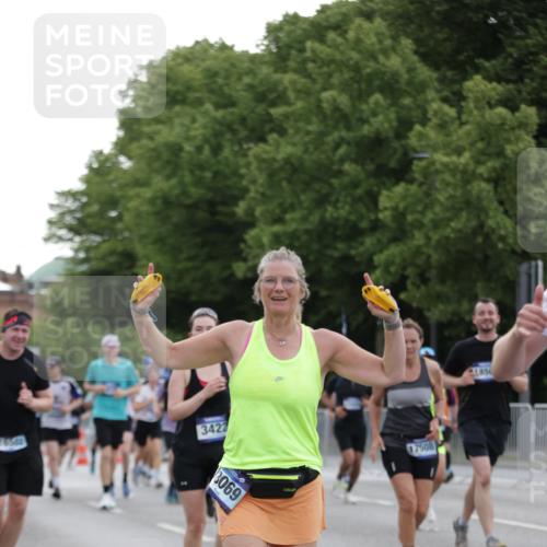 29.06.2025 - hella hamburg halbmarathon Jannik Wohlers http://msf.ph/oto/8259347 29.06.2025 10:32:25 Lombardsbrücke 1078, 1237, 1732, 2059, 2276, 3422, 3660, 3670, 3708, 3753, 4446, 4555, 6040, 6861, 7308, 7309, 7387, 7531, 7749, 7750, 8170, 8839, 9010, 9034, 9188, 9471, 9542, 9768, 10013, 10048, 10203, 10277, 10470, 10770, 11076, 11248, 11756, 12423, 12424, 12470, 12508, 12907, 13789, 14301, 14347, 15171, 15997, 16129, 16502, 16702, 16898, 16999, 17041, 17102, 17157, 17167, 17317, 17508, 17664, 18502, 18706, 18927, 19156, 19213 meine-sportfotos.de